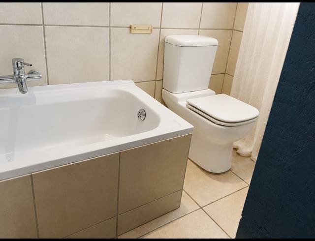 2 BEDROOM APARTMENT FOR SALE IN VANDERBIJLPARK SE 6